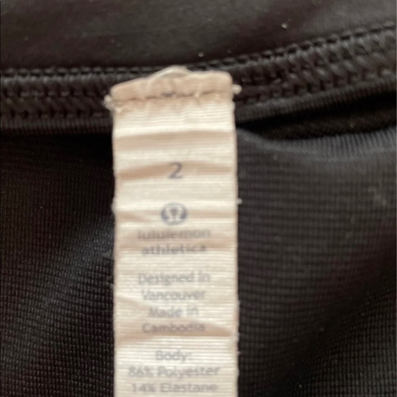 Lululemon shorts size 2 - Picture 3 of 6